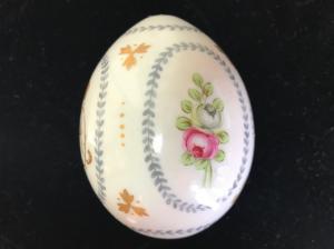 Антикварное фарфоровое пасхальное яйцо с монограммой великой княгини Ольги Александровны Романовой ИФЗ